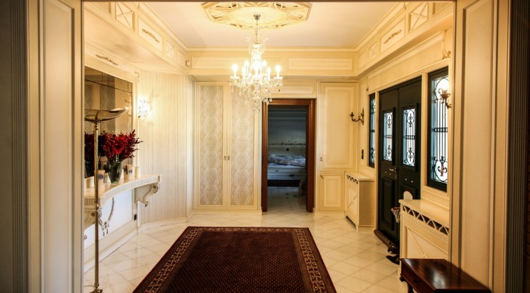 Ground Level Poolside Entrance
