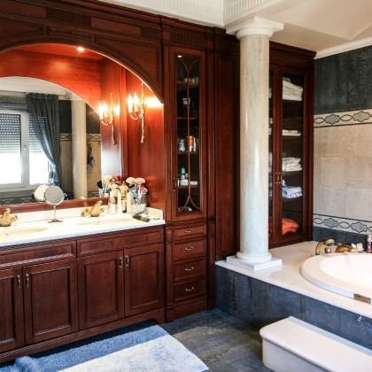 First Floor Master Bedroom’s Bath
