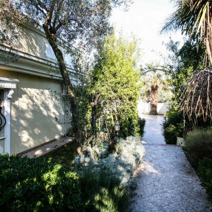 Side walk